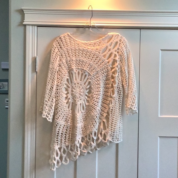 Asymmetrical Lined Crochet Cream Top Med. - Picture 5 of 7